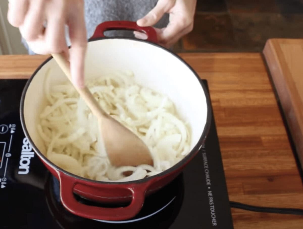fondre les oignons, soupe à l'oignon