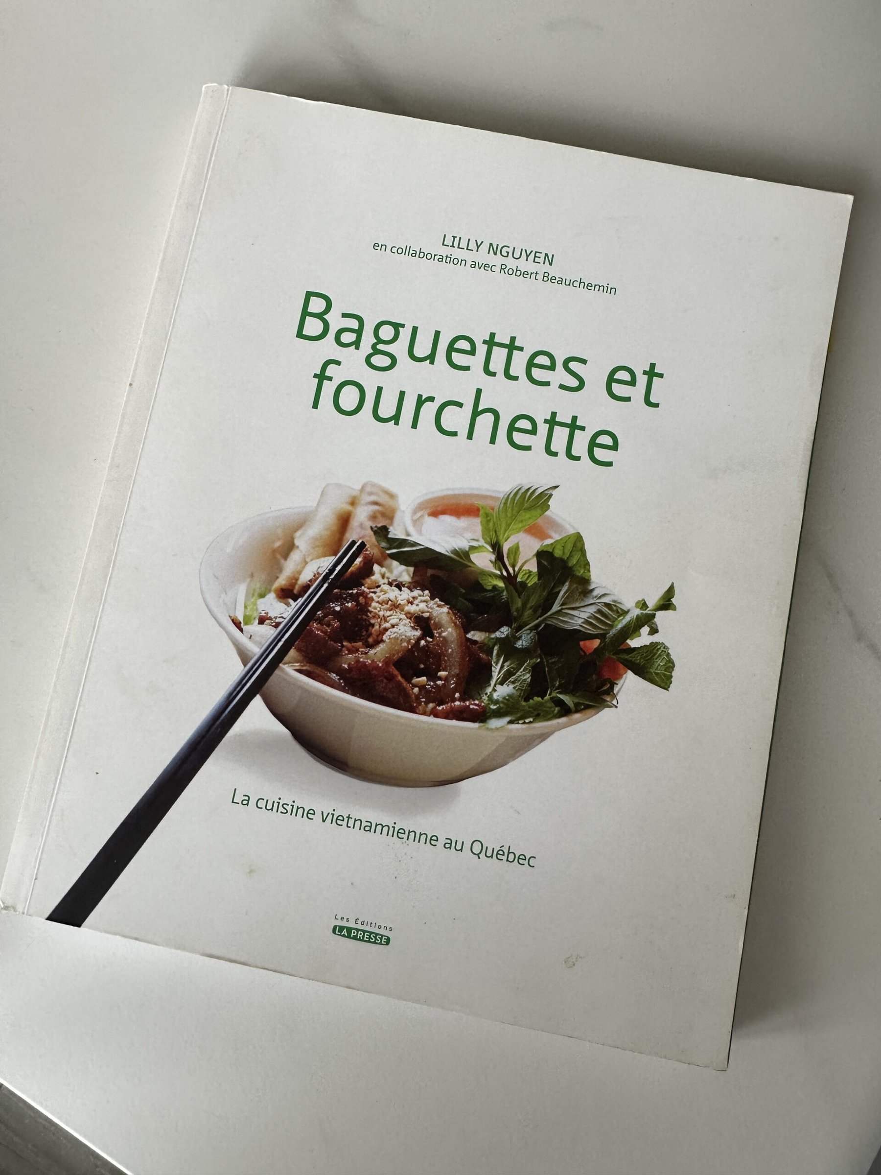 Livre Baguettes et fourchette de Lilly Nguyen et Robert Beauchemin