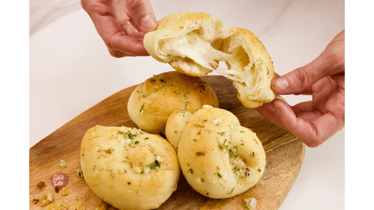 Pains noués garlic knots