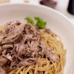 spaghetti brun au porc braisé
