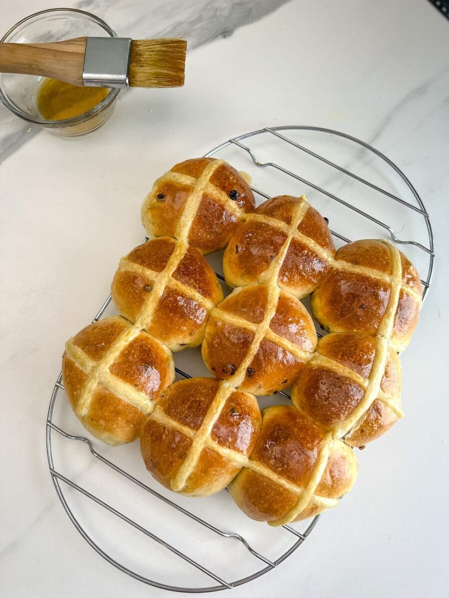 Brioches de carême au air fryer Hot cross buns • Cuisine maison