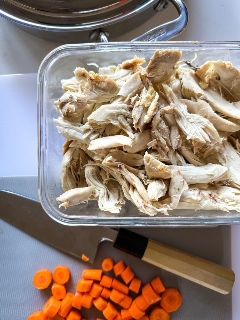 Bouillon d'os de poulet maison (et son poulet!) • Cuisine maison