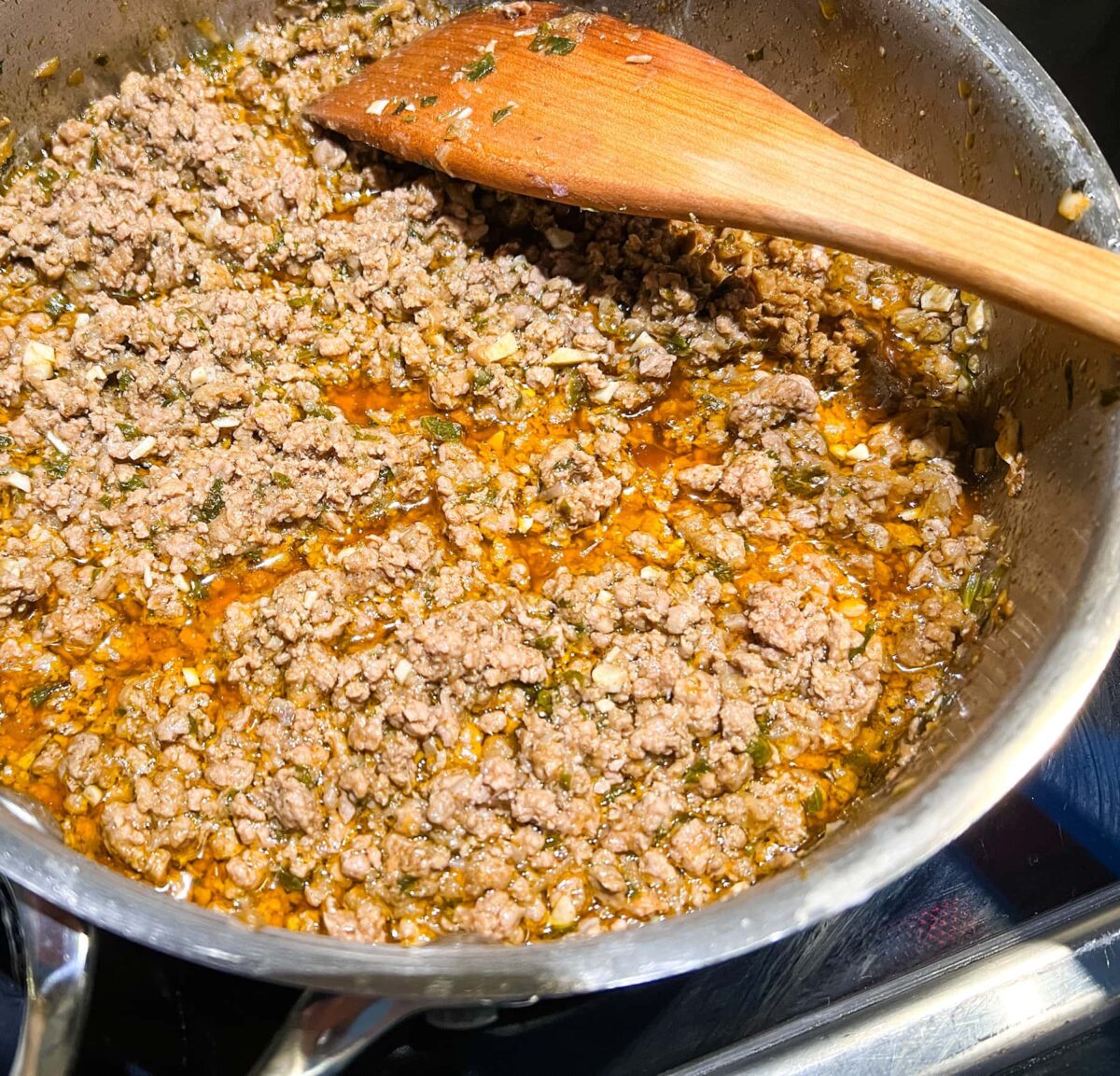 viande à moussaka dans une casserole
