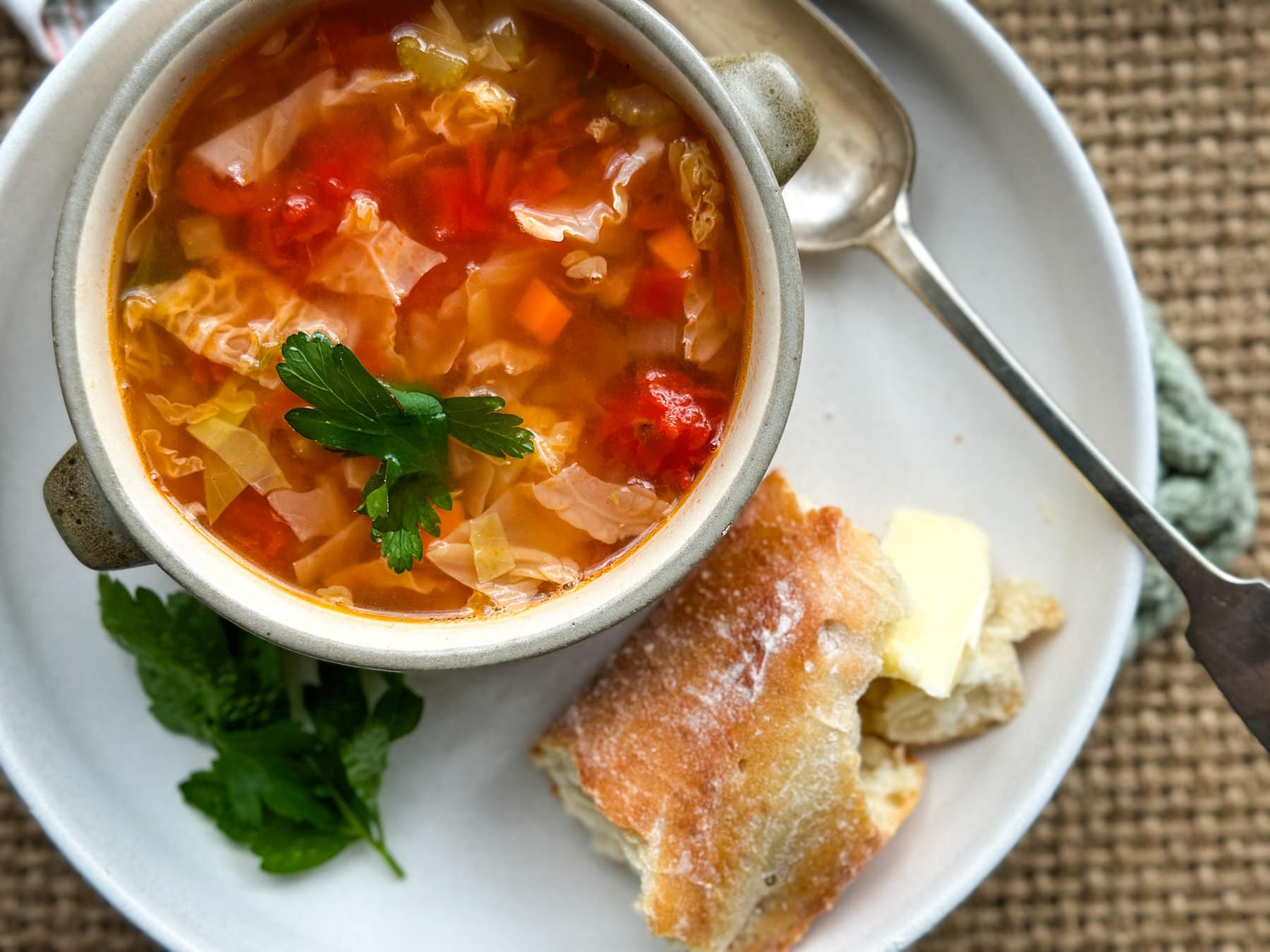 Recette traditionnelle de soupe aux choux de grand-mère!