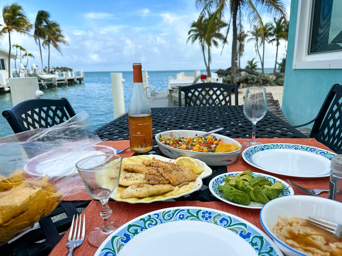 repas sur la terrasse en Floride dans les Keys