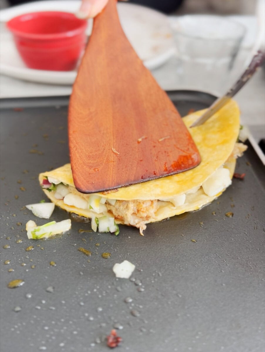 taco birria sur une plancha