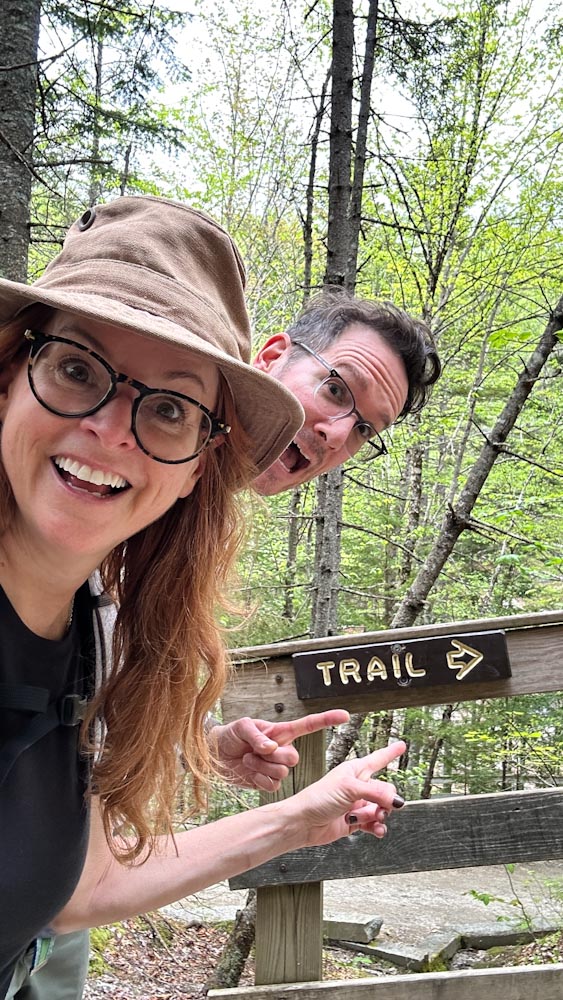 manon lapierre et Lionel du Souich dans un sentier de randonnée du New Hampshire