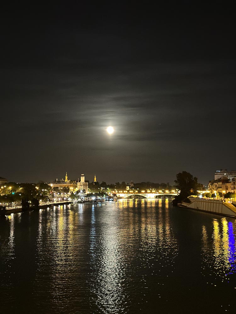 Pleine lune sur Séville