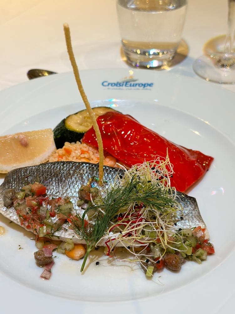 Repas de poisson sur Croisière CroisiEurope