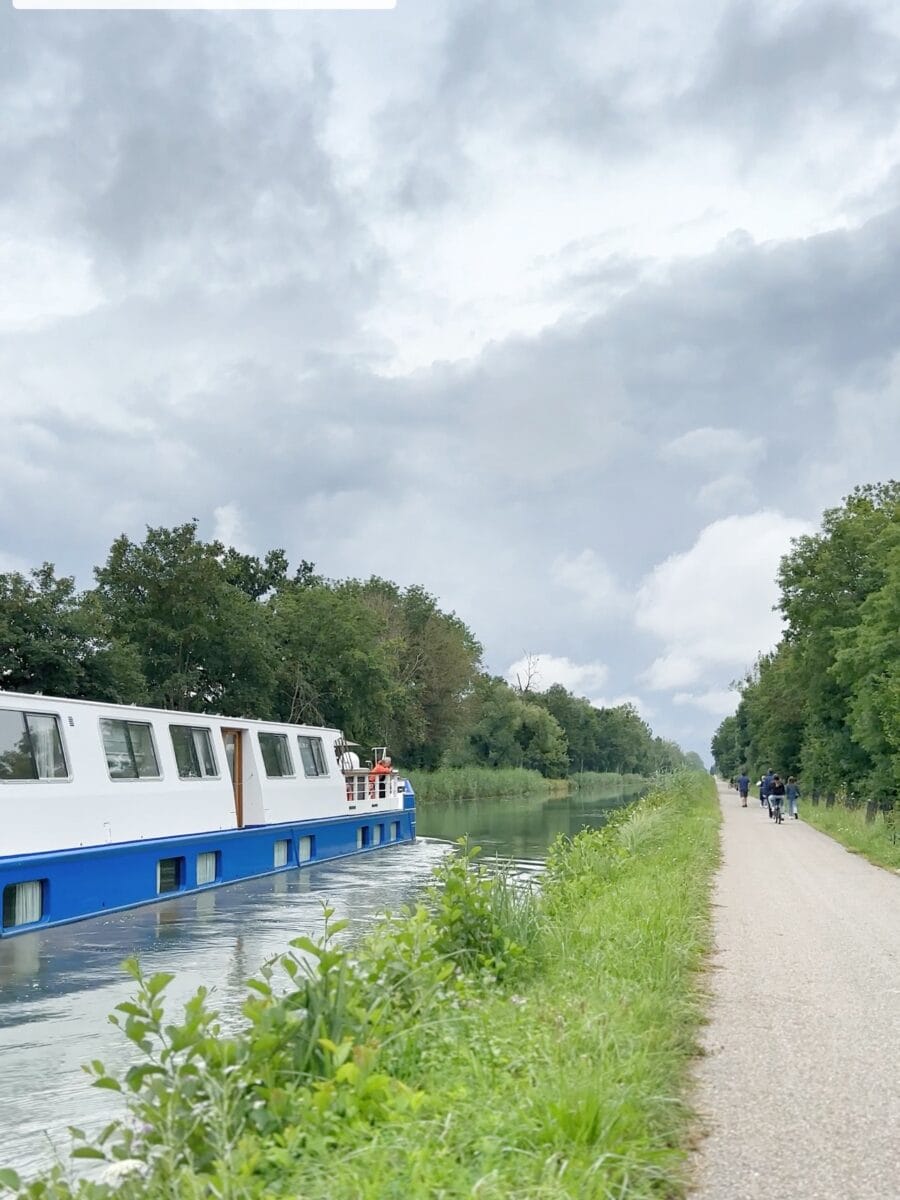 péniche Danièle de CroisiEurope sur canal de bourgogne