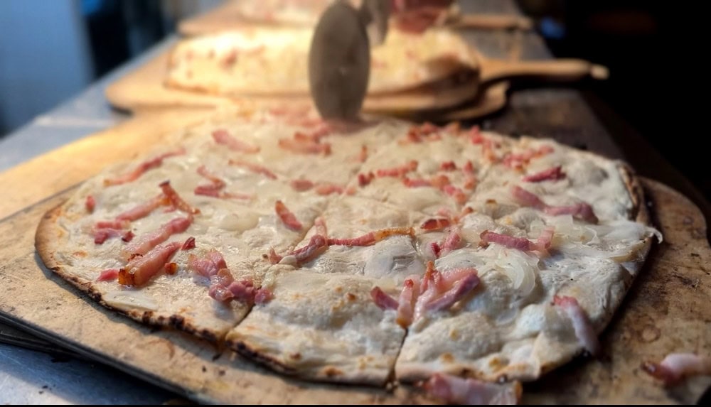 tarte flambée ou flammekueche alsacienne