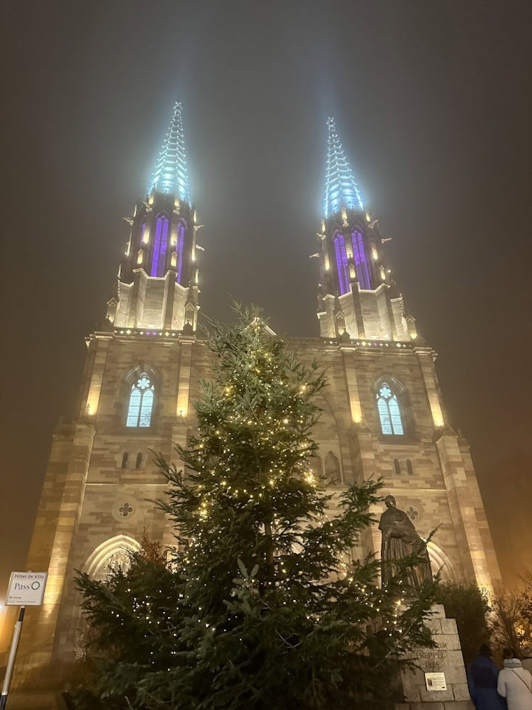 église d'Obernai au marché de noel