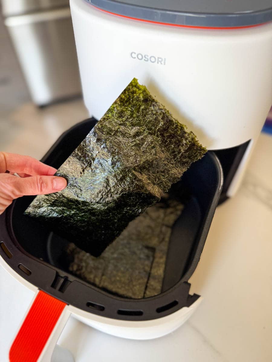algue nori dans le panier du air fryer