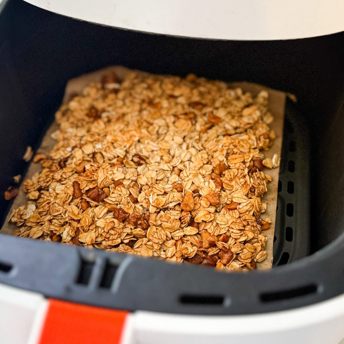 granola grillé dans le panier du air fryer