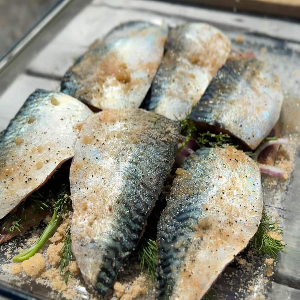 filets de maquereau avec épices à gravlax