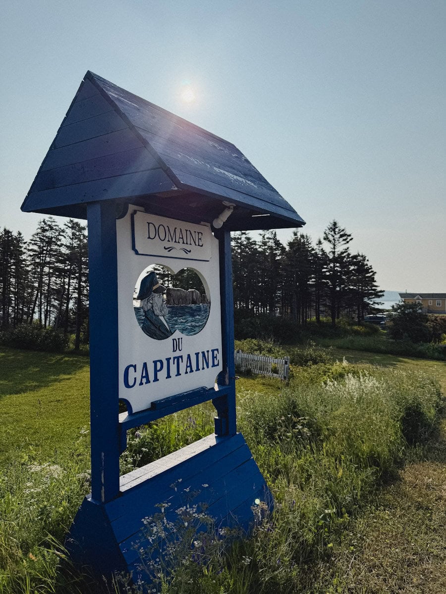 affiche Domaine du Capitaine à Percé Gaspésie
