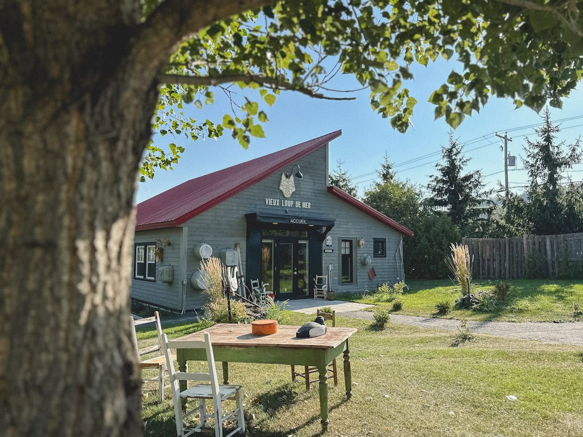 garde-manger vieux loup de mer vue extérieure en été