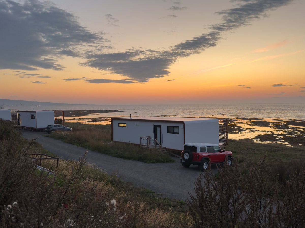 Panora loges vue sur le fleuve saint laurent au coucher du soleil