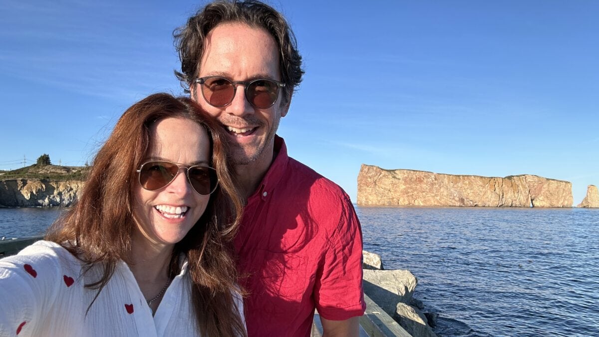 Manon et lionel de La petite bette à Percé en Gaspésie, vue sur Rocher Percé