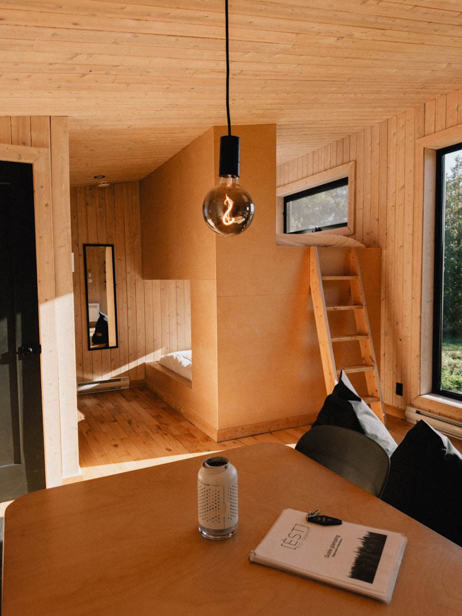 Est eco cabines intérieur en bois et guide de l'invité
