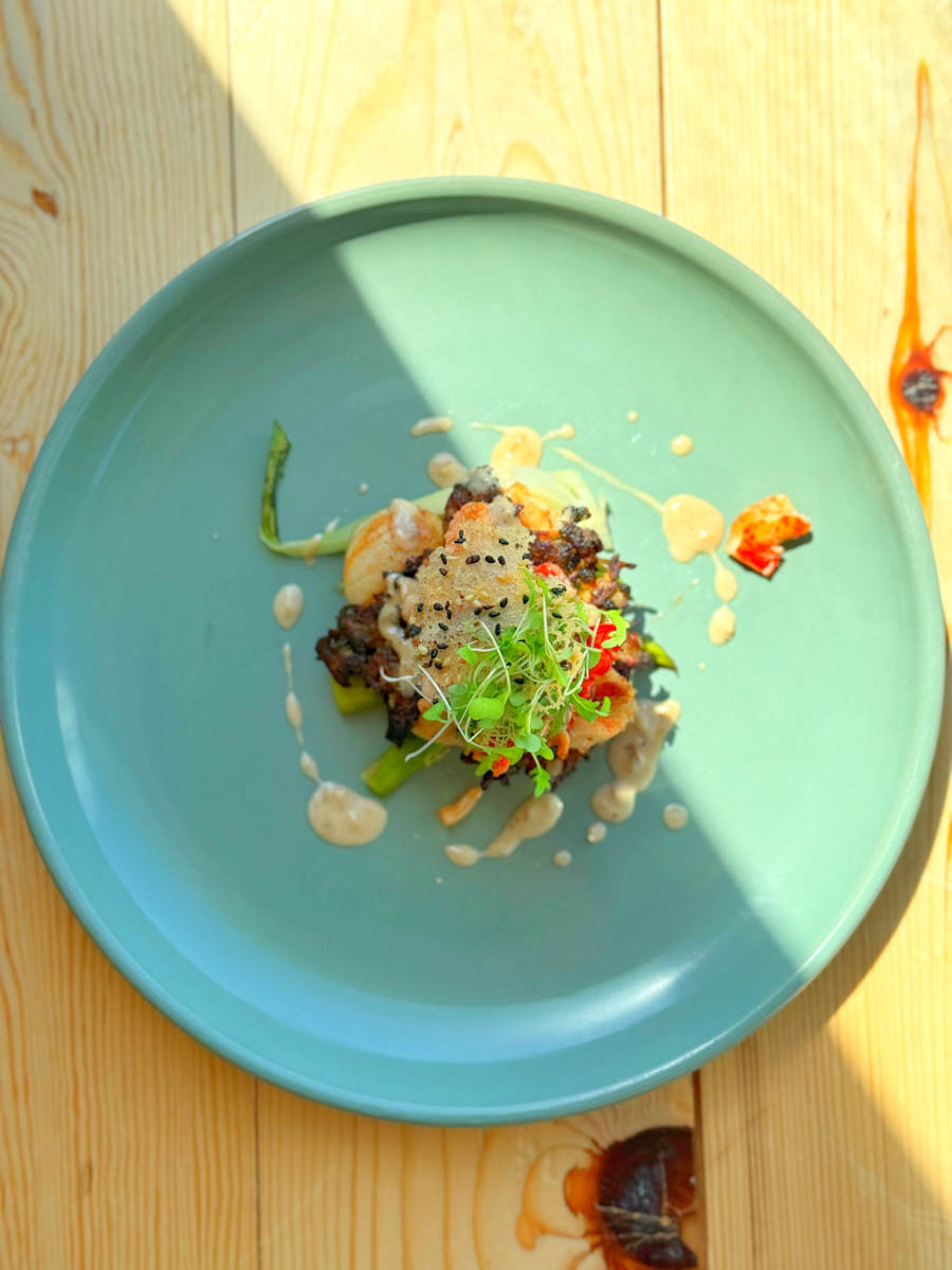 Assiette de homard et pétoncles des Îles de la Madeleine