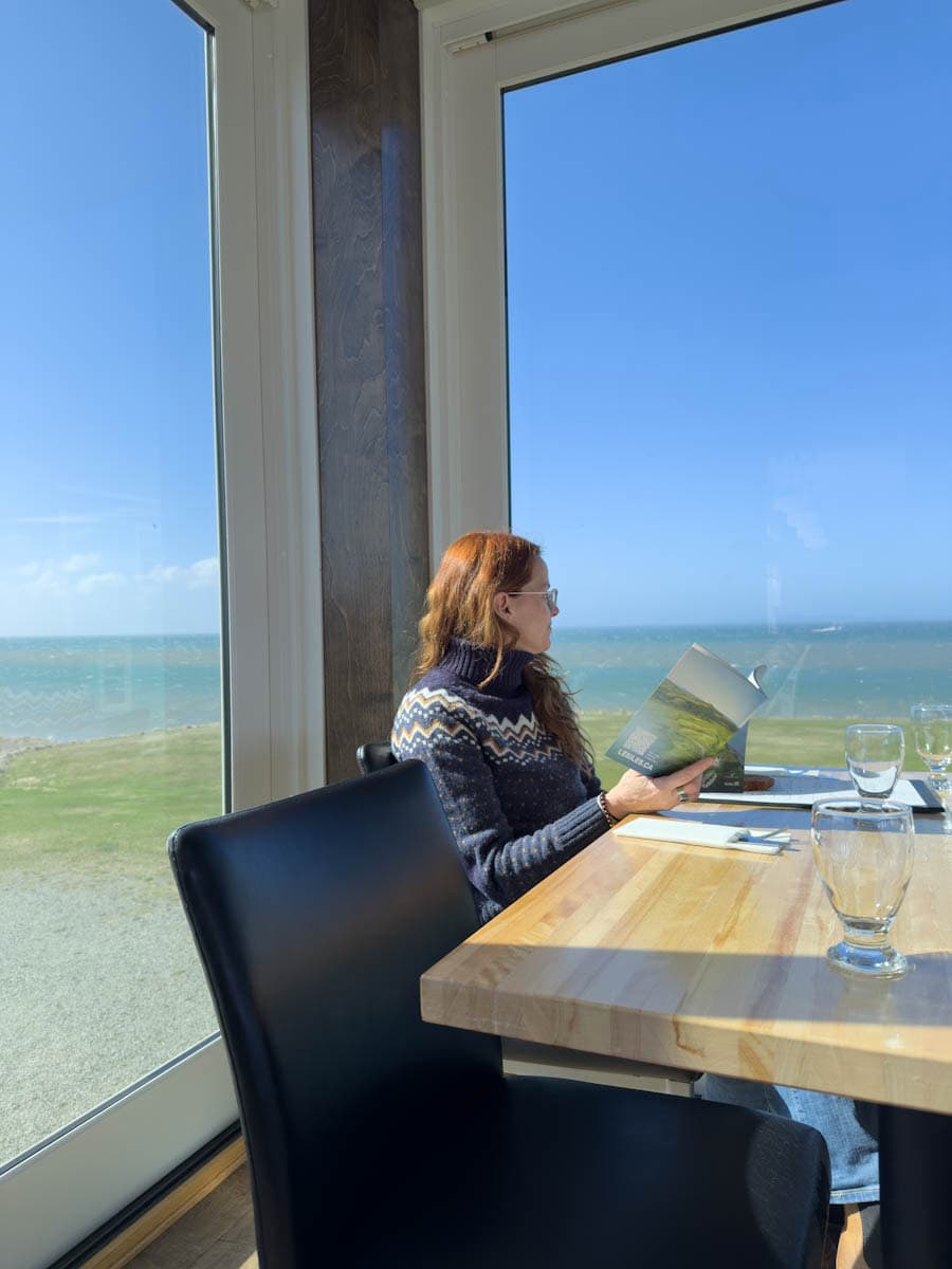 Manon au resto Vieux Couvent Îles de la Madeleine