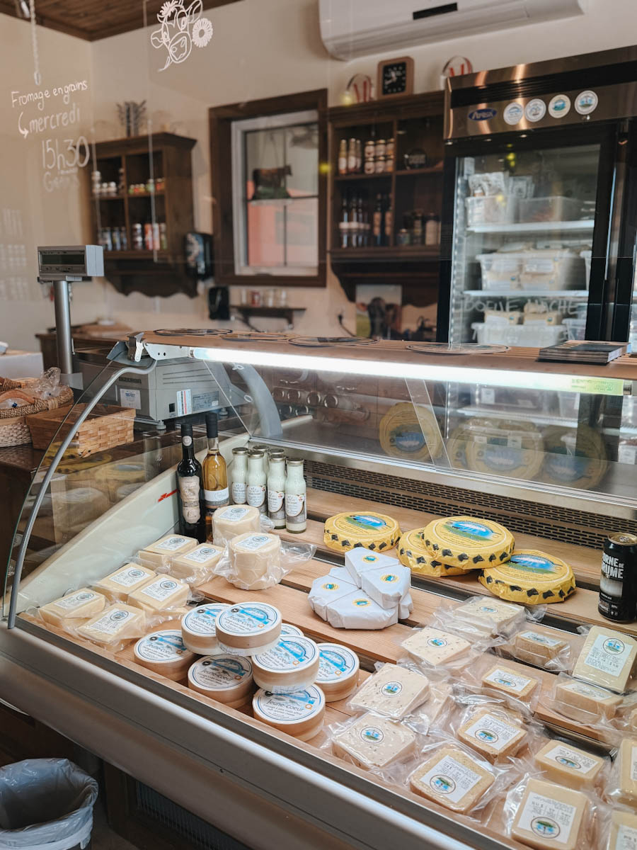 comptoir boutique Fromagerie au Pied-de-Vent