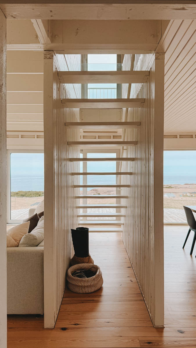 Vue intérieure de escalier maison Les Rochers Maison Mer
