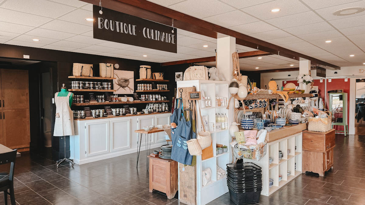 Vue intérieure de boutique gourmande