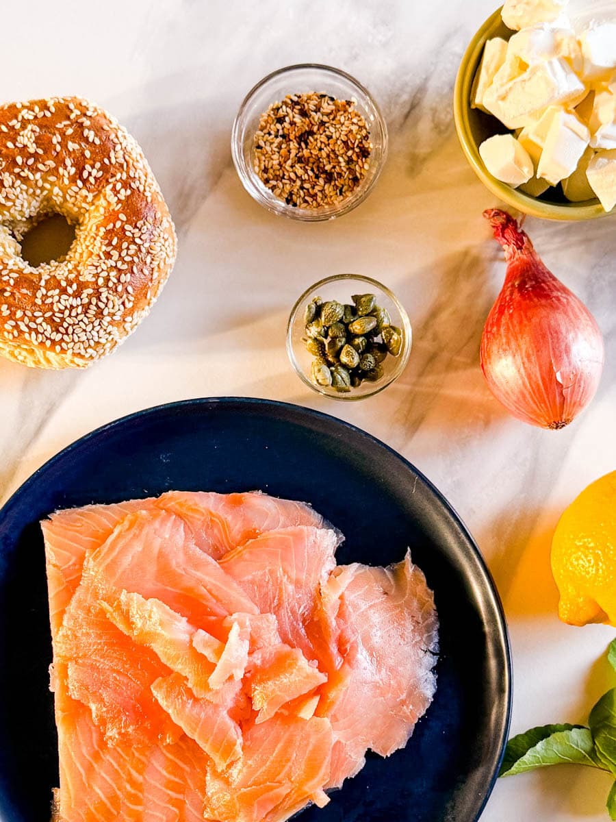 ingrédients comme un bagel au saumon fumé