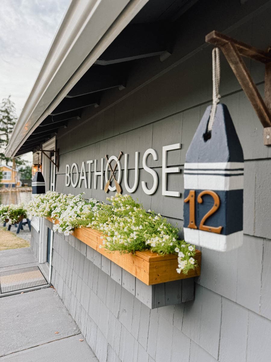 Boathouse rooms Lightouse Motel and cottages NS