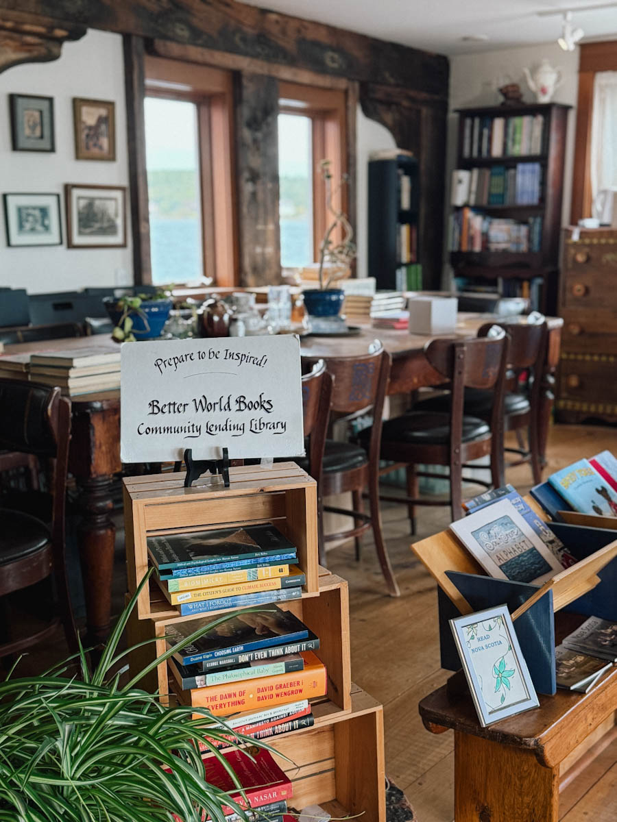 LaHave Bakery librairie au sous sol