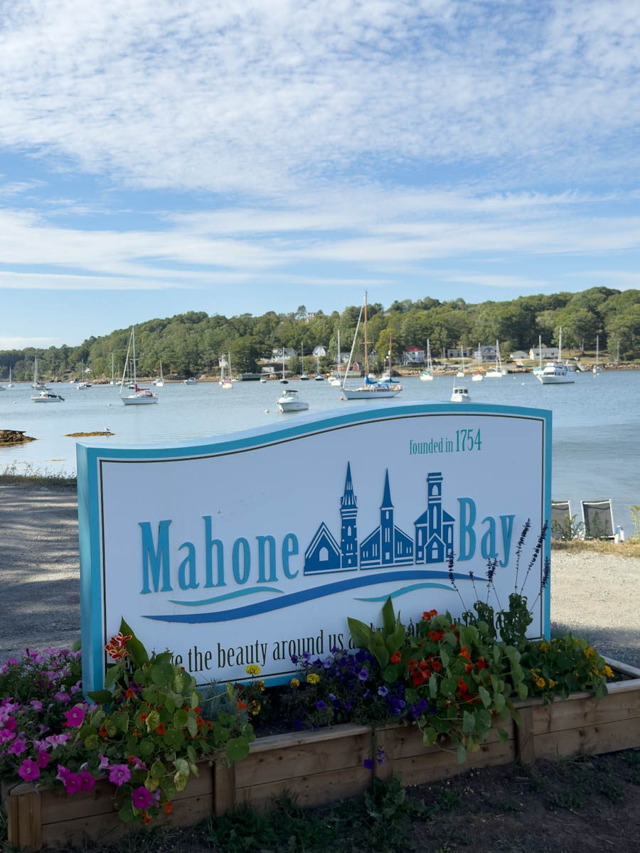 Affiche à l'entrée de Mahone bay