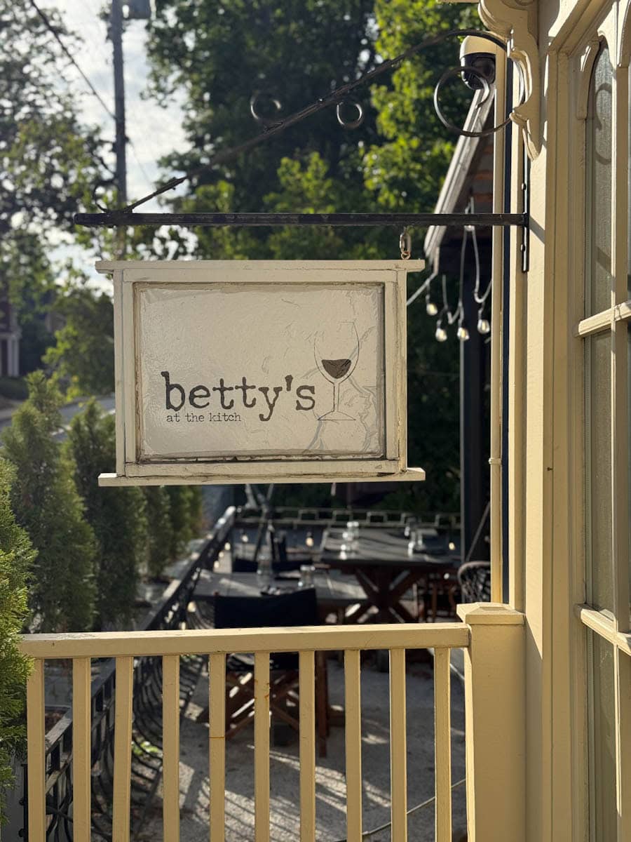 Affiche Betty's Kitch'inn Mahone Bay