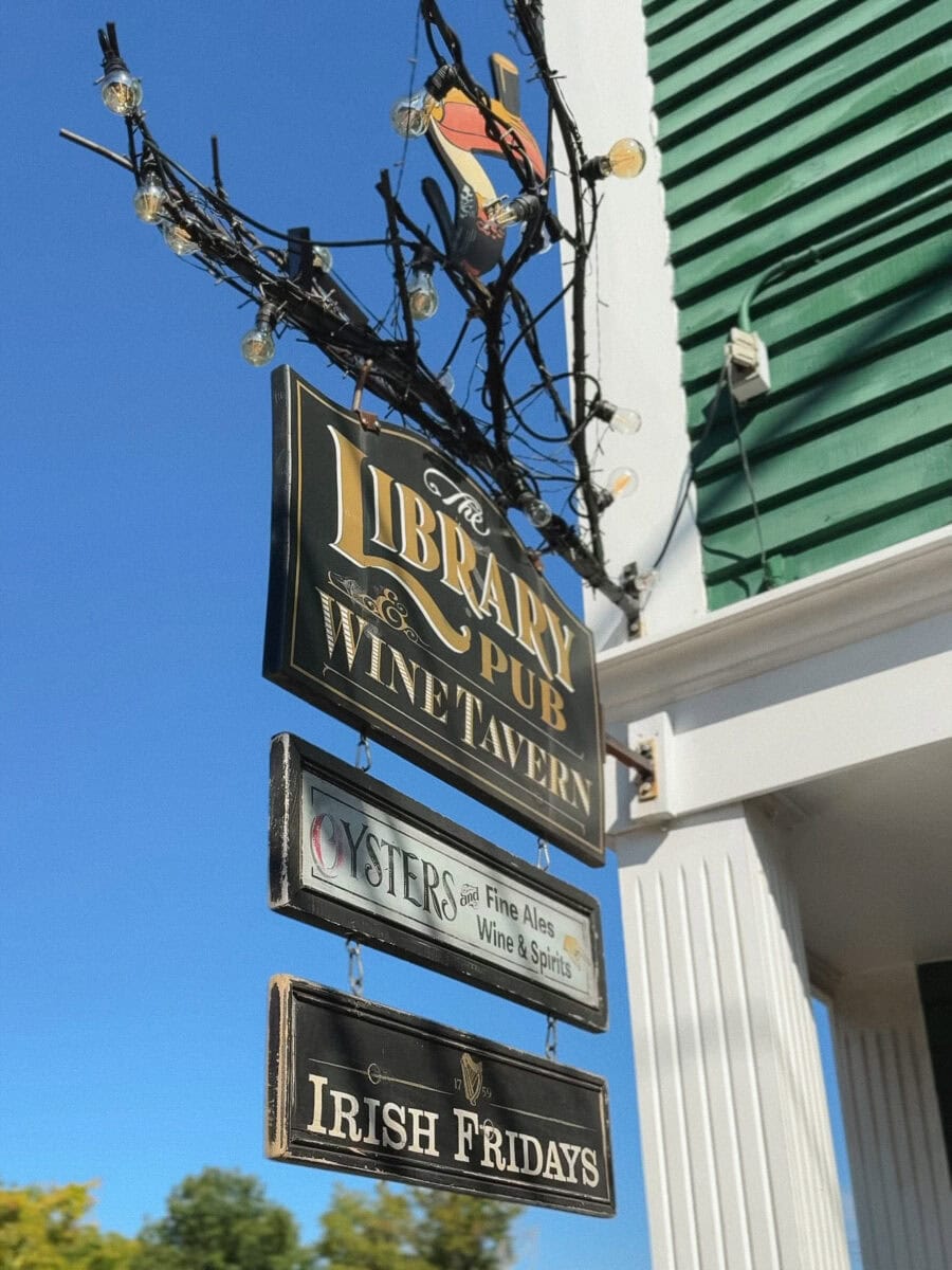 Wolfville Nouvelle-Écosse affiche en bois: library, pub