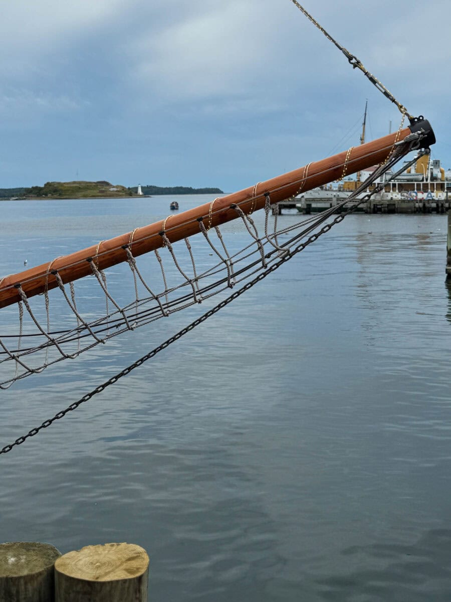 devant de voilier en bois