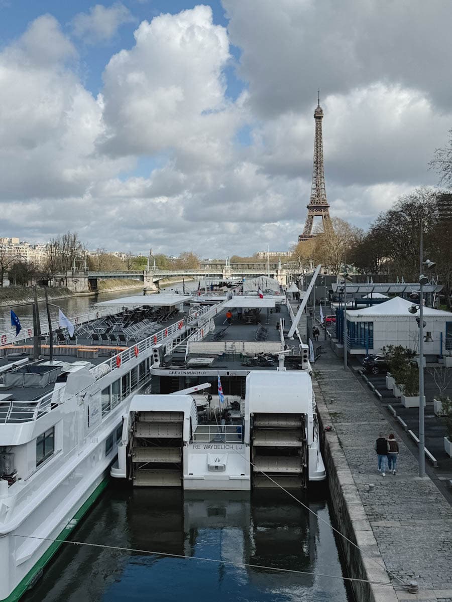 Vu arrière du bateau à roues à aube MS Waydelich de CroisiEurope