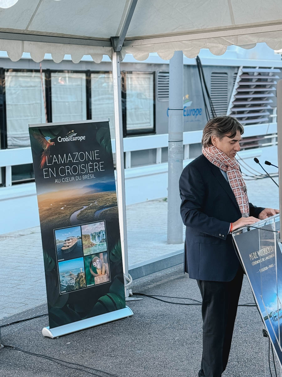 Christian Schmitter au lancement du MS Waydelich à Paris devant le bateau