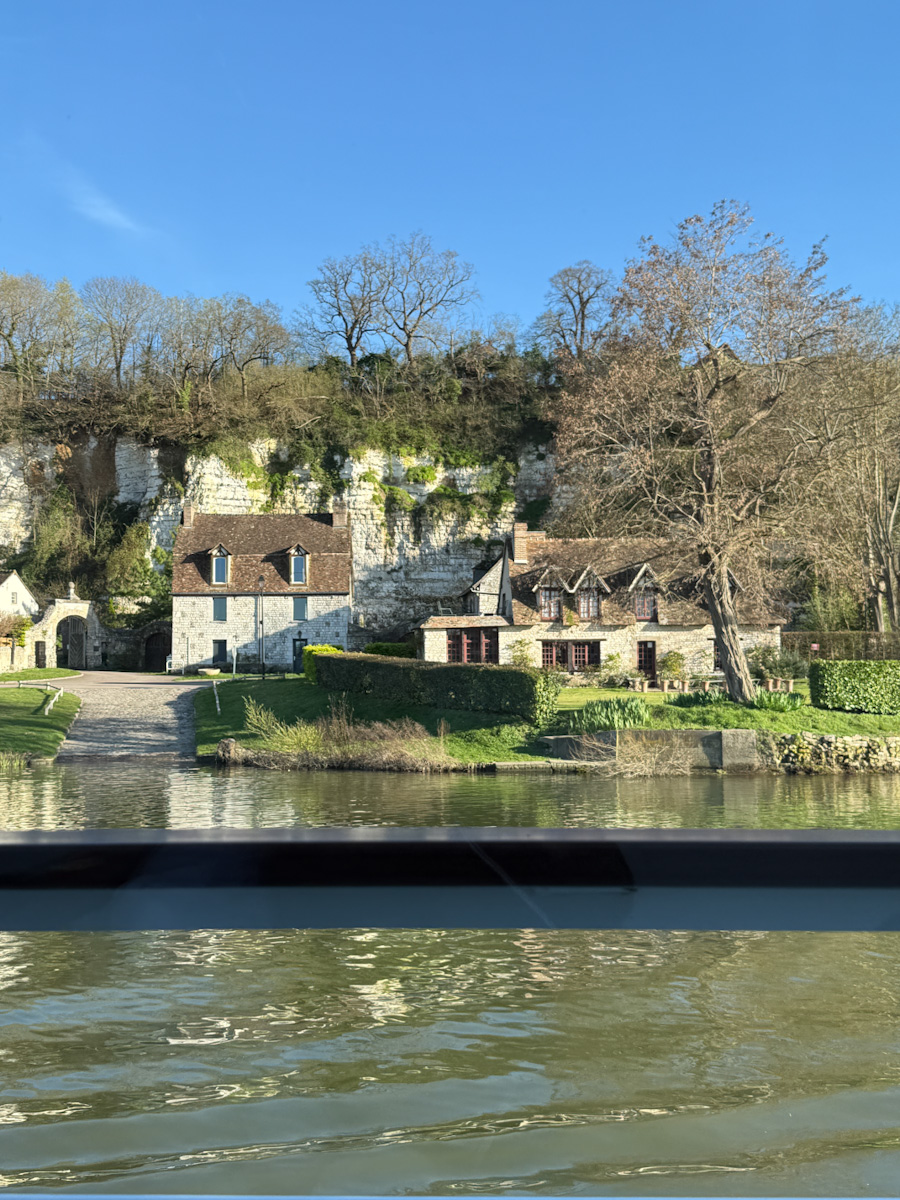 jolies maisons normandes sur la Seine