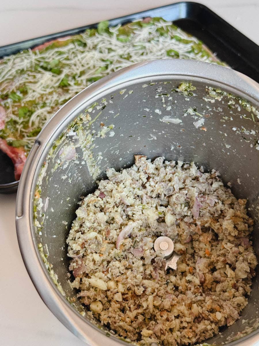 chapelure pour croûte d'herbes dans bol de Thermomix