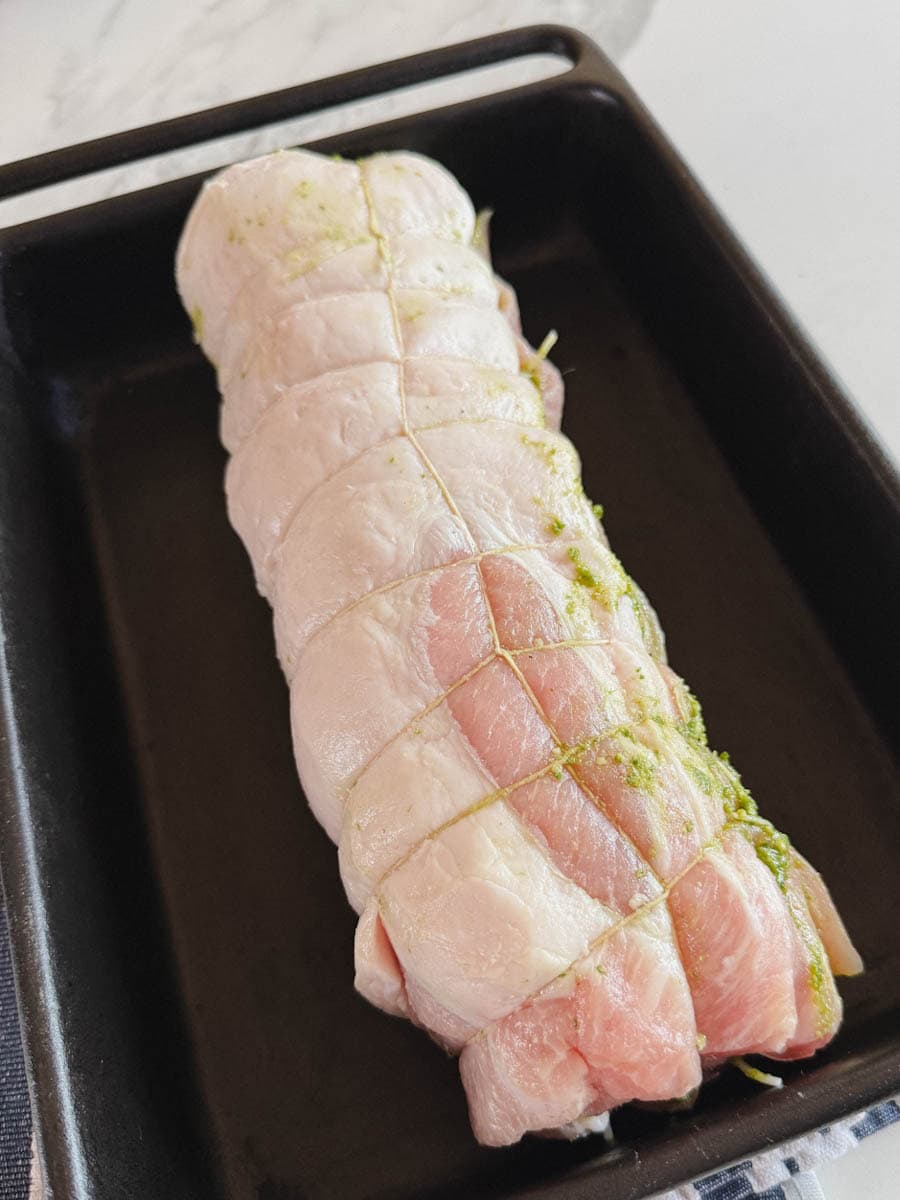 rôti de longe de porc ficelé