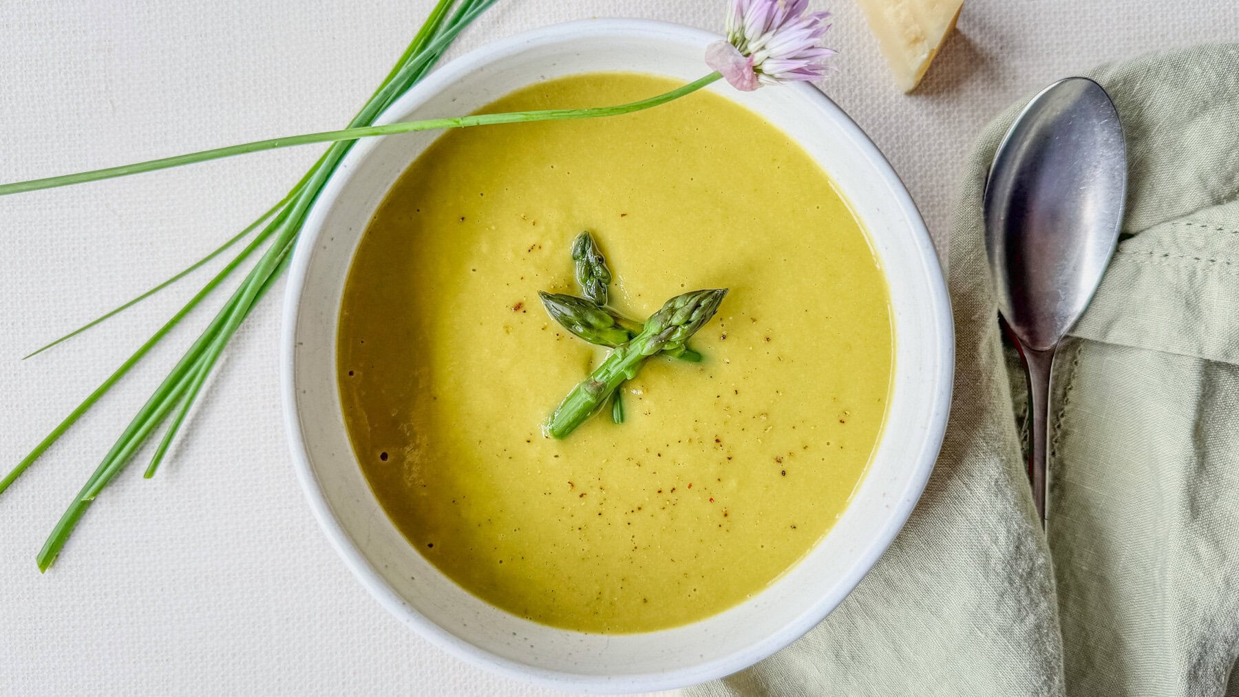 Crème d’asperges et artichauts, sublime (et zéro déchet!)