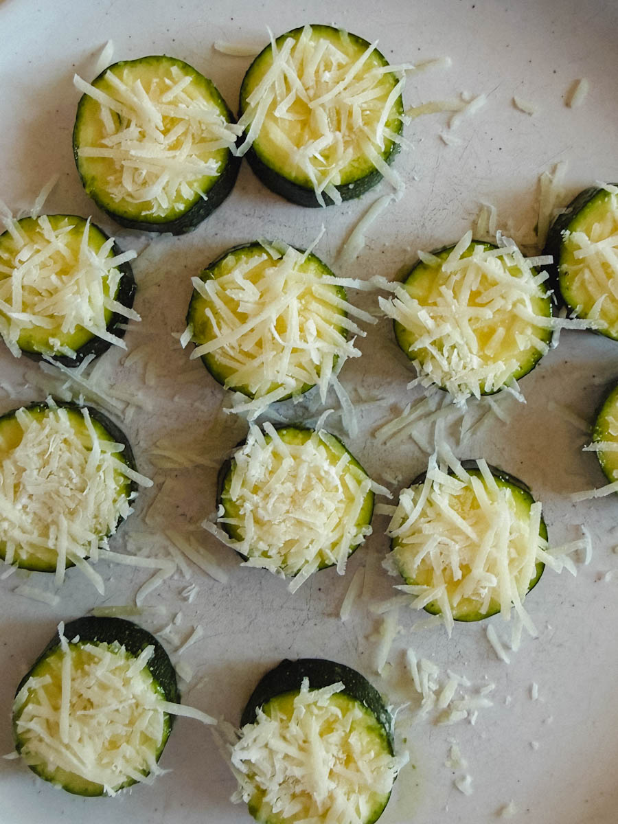 rondelles de courgette air fryer garnies de fromage non cuites