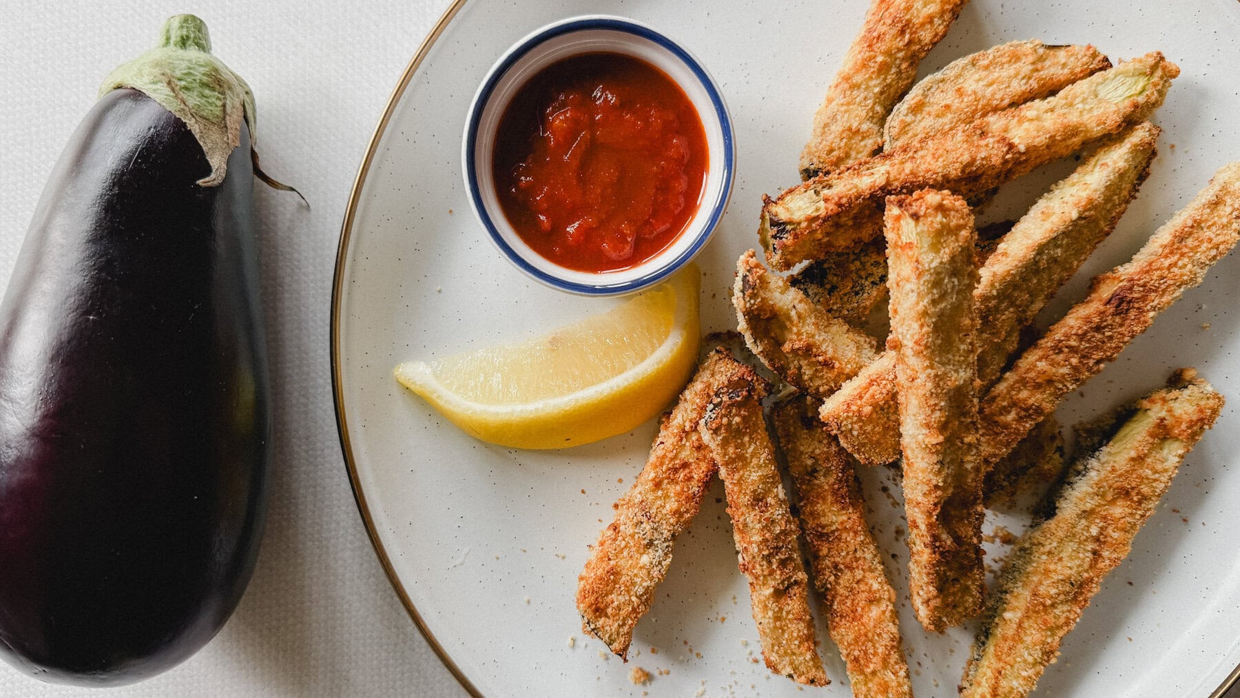 Frites d’aubergine croustillantes aux amandes et parmesan (air fryer)
