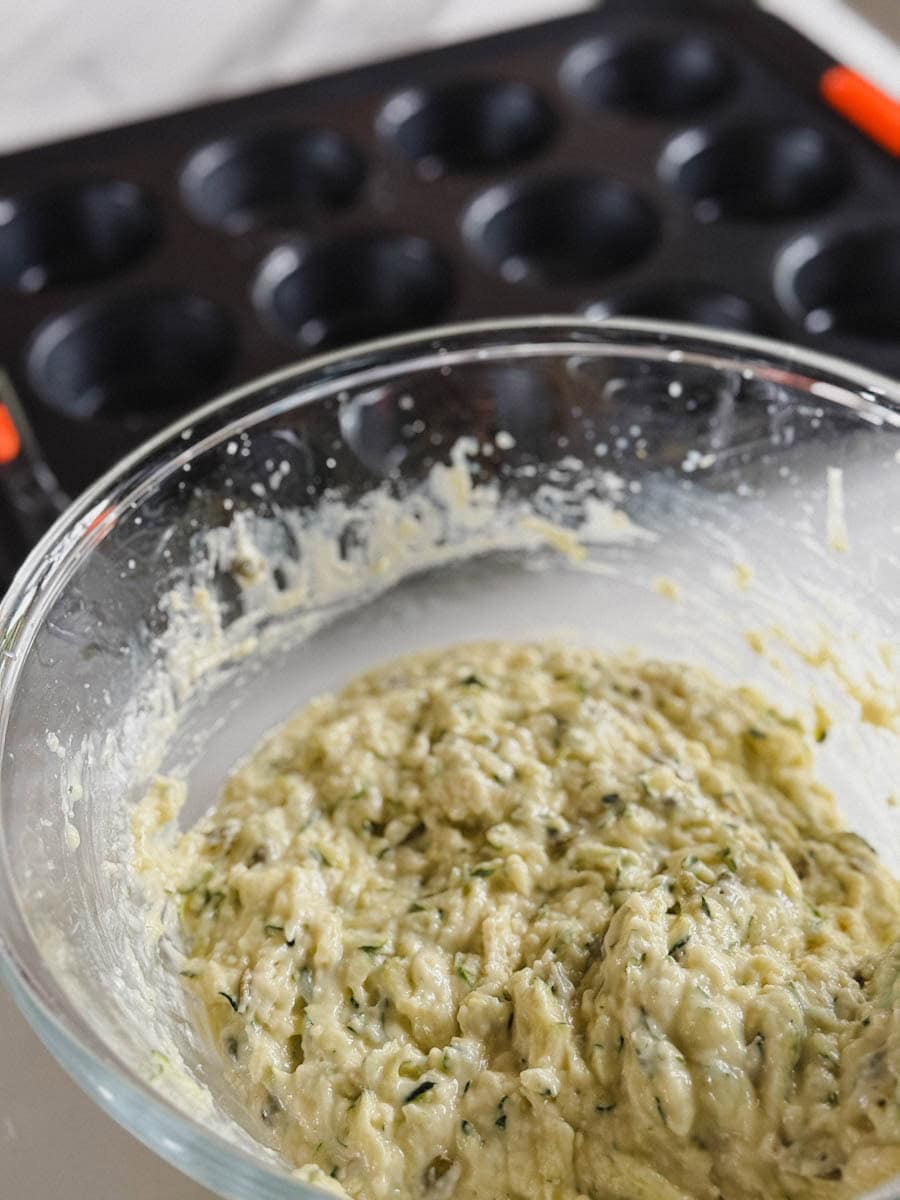 pâte à muffins aux courgettes dans un bo en verre