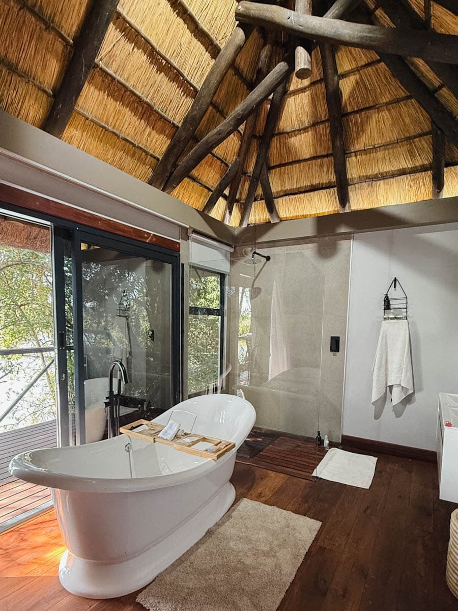 salle de bain de notre chambre au Kaza lodge croisiafrica
