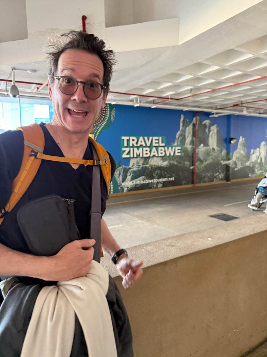 Lionel a l'aeroport de Zimbabwe