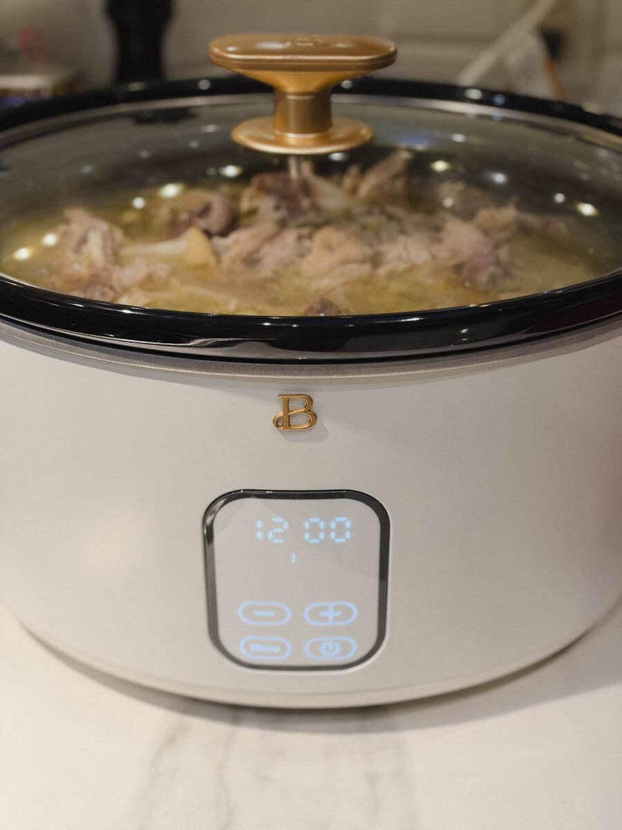 bouillo d'os de poulet dans la mijoteuse