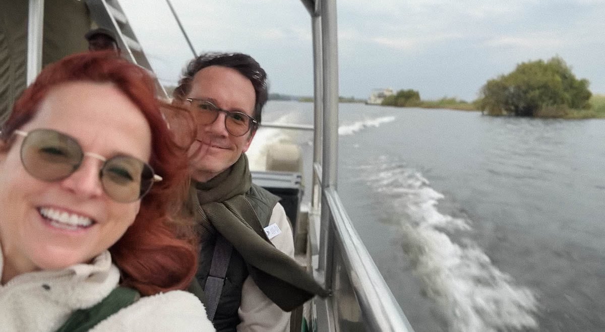 Manon et Lionel en chalant du le fleuve Zambèze
