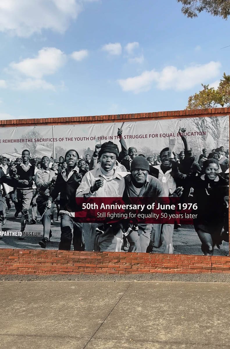 affiche montrant les émeutes de Johannesburg dans les années 70